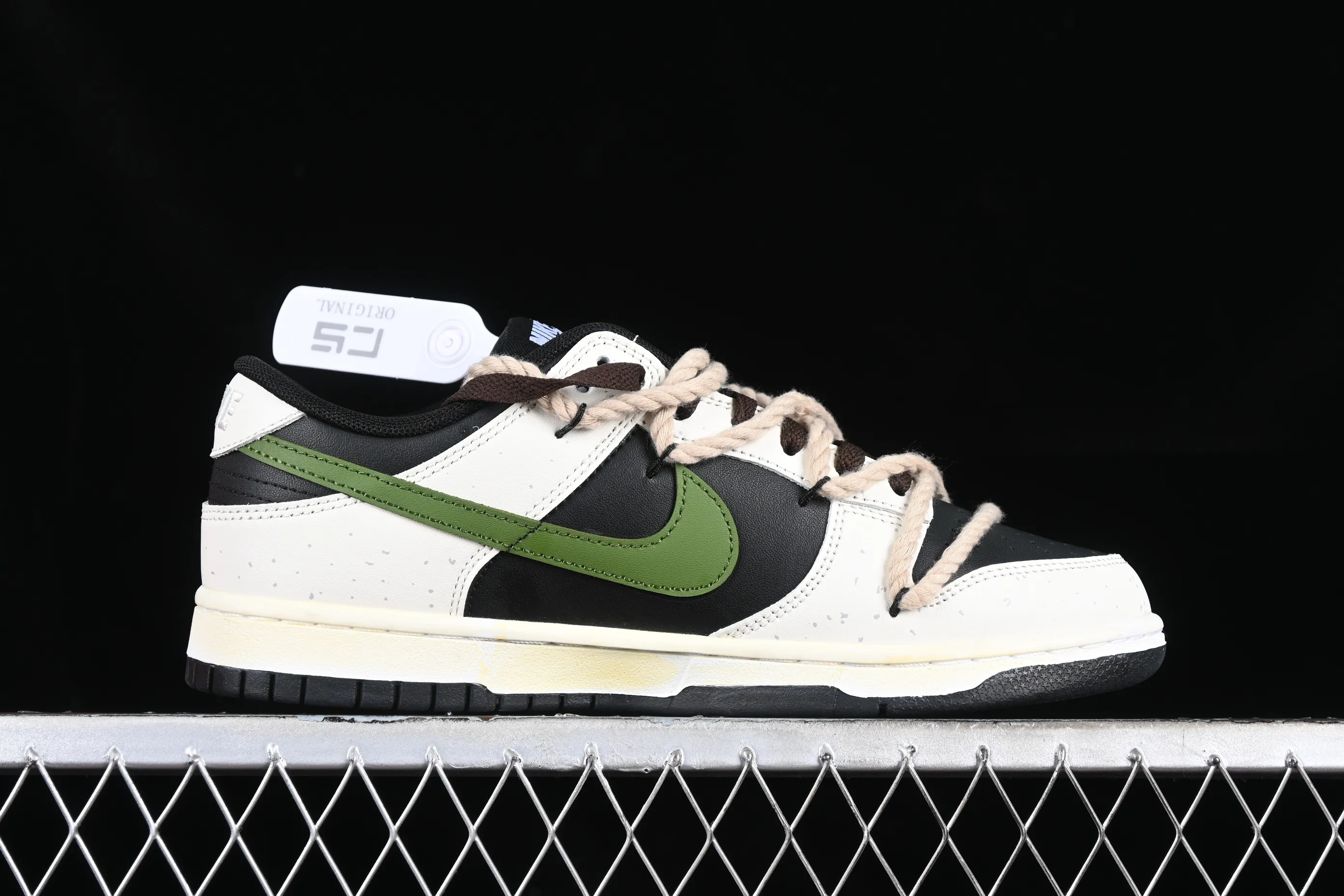 All Categories Nk SB Dunk Series Nk SB Dunk Low Low-top sneakers CS version Nk Dunk Low "Panda" Bamboo Forest Panda Customized version of deconstructed strap casual sneakers DD1391-100